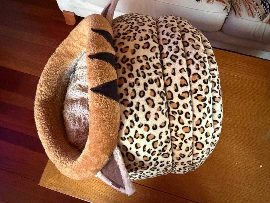 Duas camas  para animais, com oferta