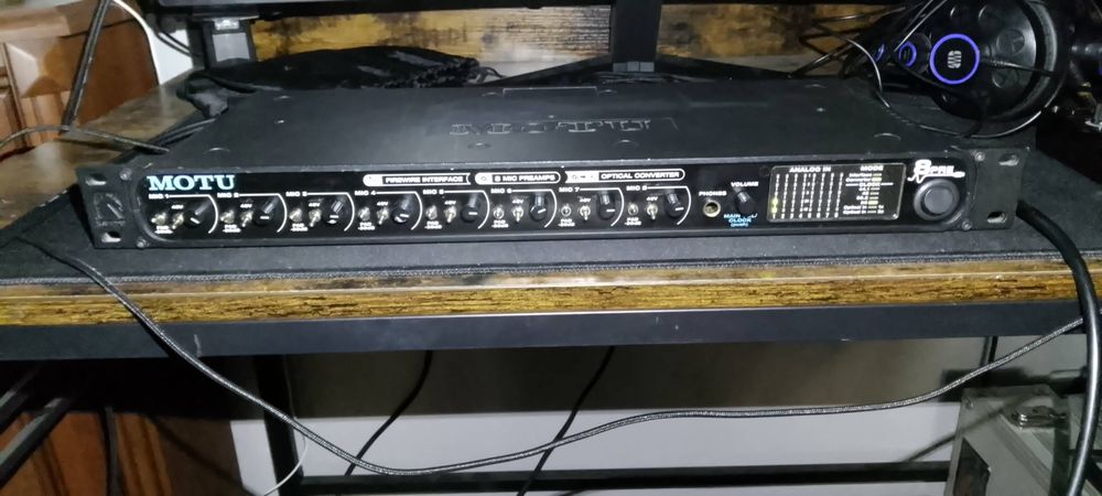 Motu 8 pre firewire + przewód optyczny