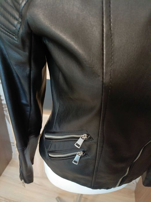 świetna czarna ramoneska z zamkami