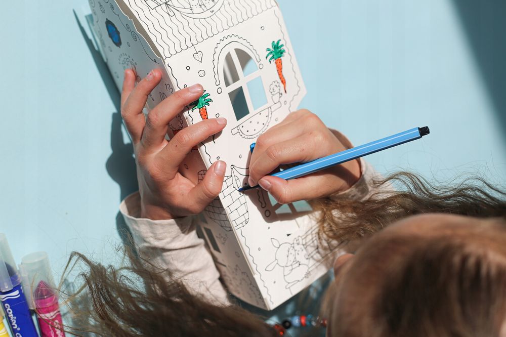 Domek 3D z kartonu wiejski 32 cm Monumi Marchewkowe Pole króliczki 3+