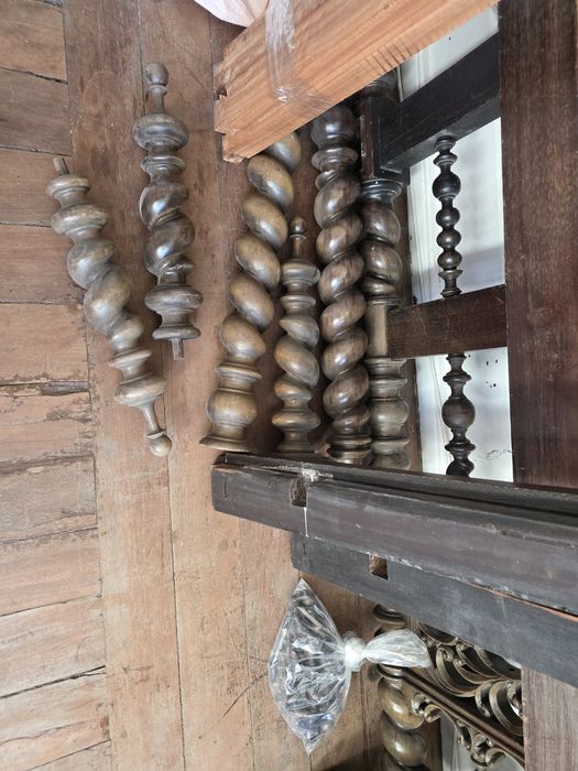 Cama de Bilros antiga de madeira maciça  castanho escuro