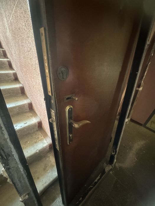Продам входную дверь