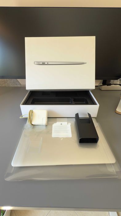 MacBook Air 13" 2017 Comprado em 2019. CAIXA ORIGINAL. Só 91 Ciclos