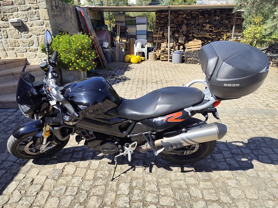 BMW F800R- 2018 Impecável