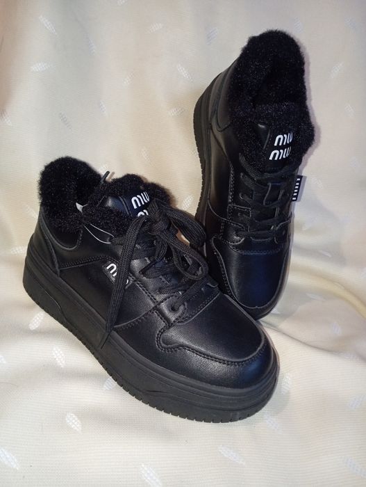 Кросівки жіночі зимові