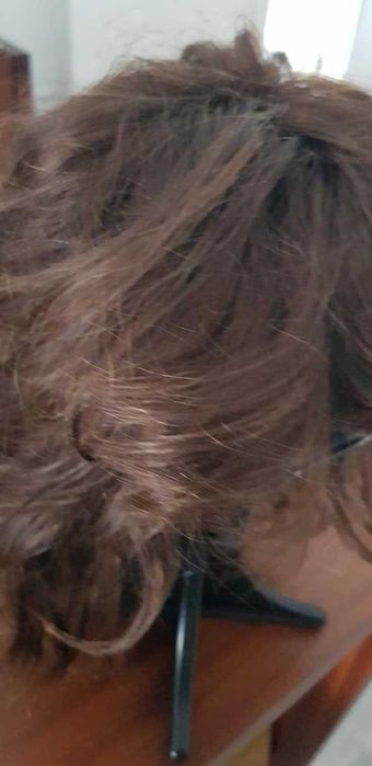 Peruca com pouco uso de cabelo humano