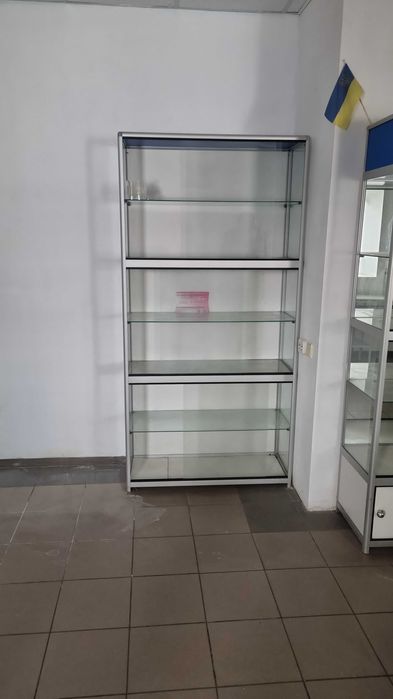 Стеклянные стелаж