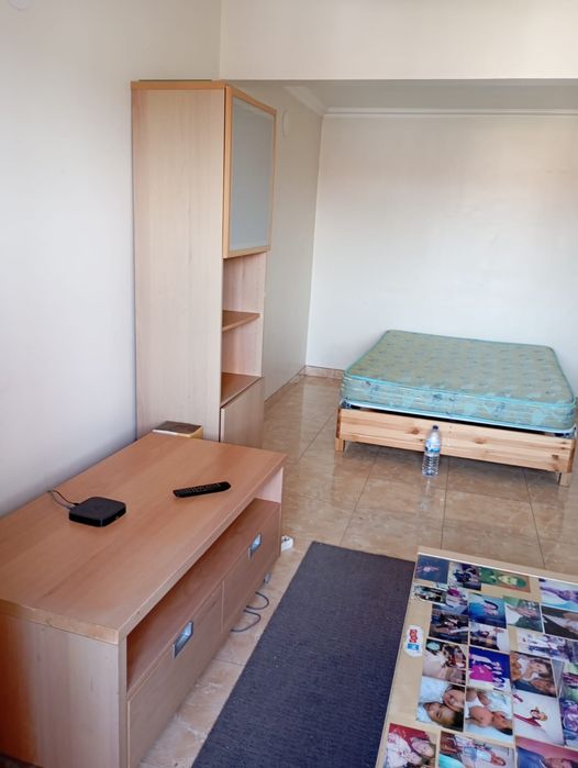 Alugo quarto na Venda Nova Amadora
