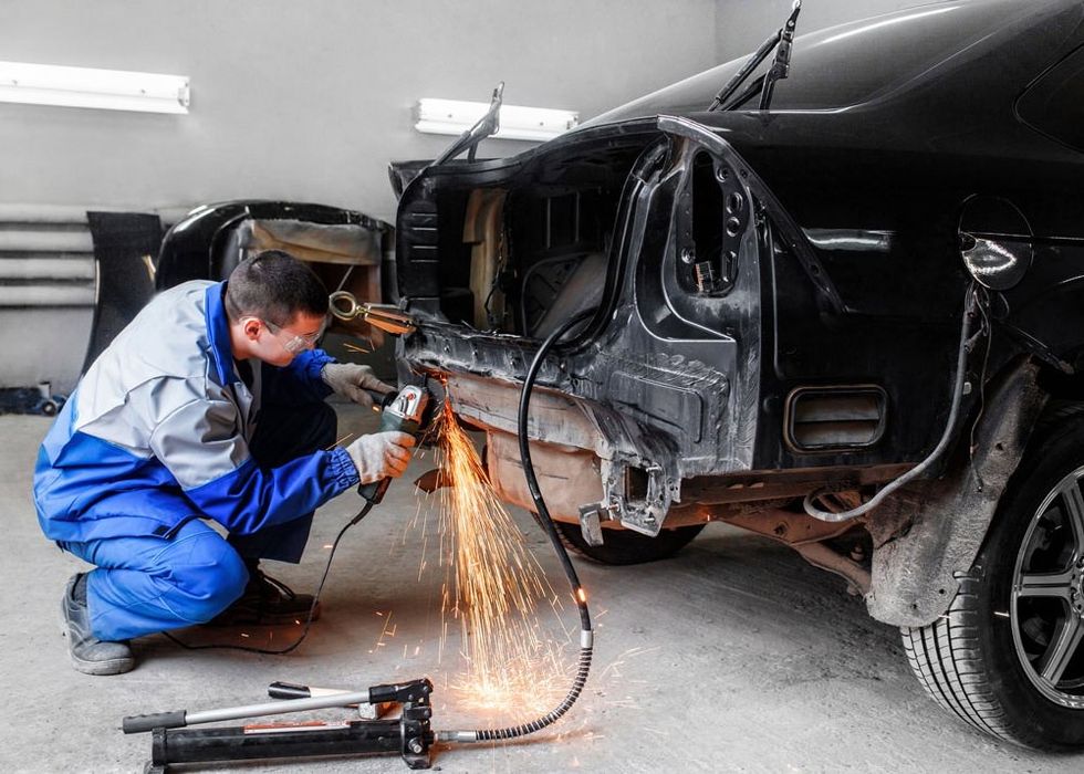 Сварка кузова авто .Сварка порогов .Замена порогов .Сварка днища авто.