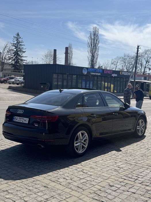 Продам Audi a4b9 2017