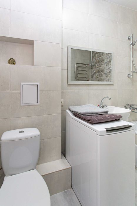 Центр. Вул. Б. Хмельницького 17. 2 кімнати. Квартира подобово