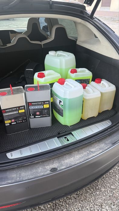 Мийка двигуна, полірування фар, хімчистка