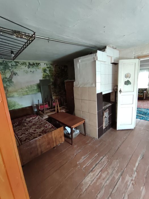 Продам пів будинку та 10 соток землі в Лазарівці