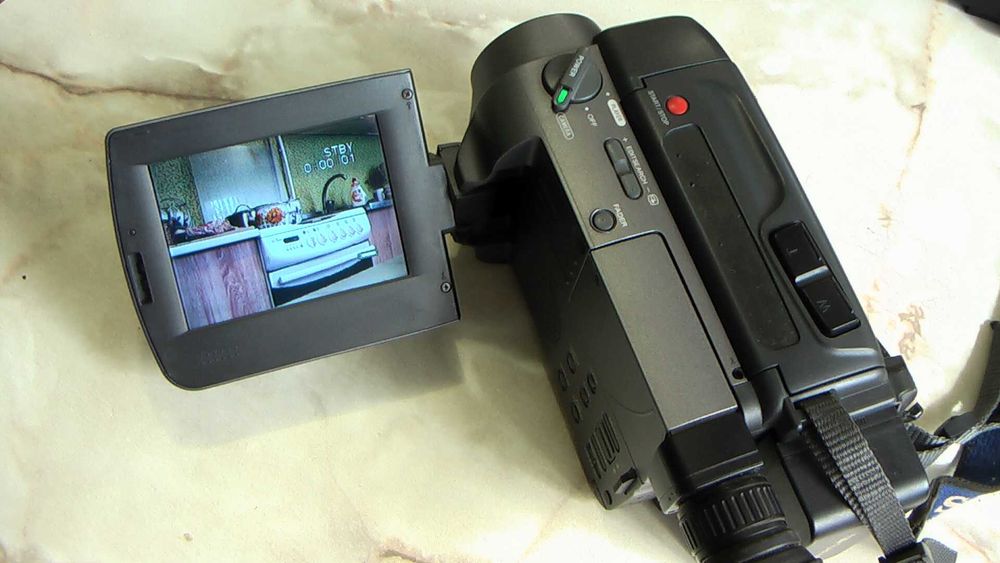 Відеокамера Sony  CCD-TRV70E