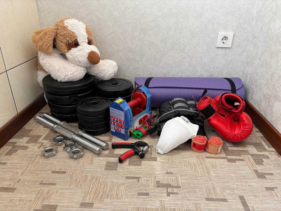 Спорт інвентар (гантелі, обтяжувачі, рукавички для боксу)