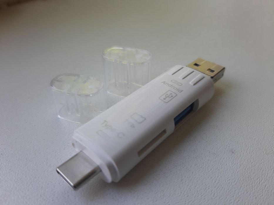 Універсальний картридер