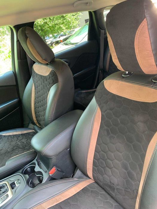 Продам терміново JEEP CHEROKEE.