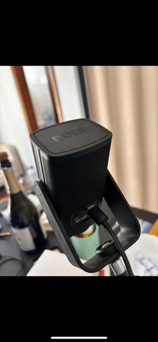 2 microfones RODE podcast streaming + 2 suportes