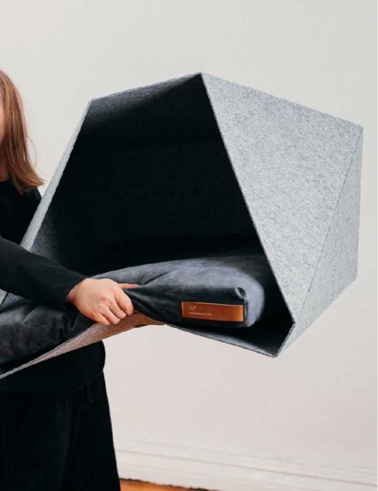 Casota de cão em materias reciclados + colchão