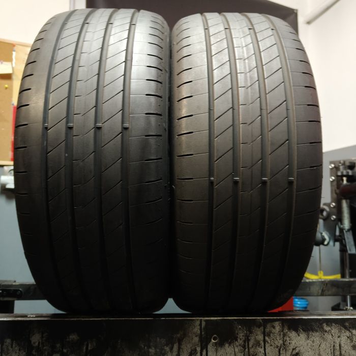 235/45/18 Sprzedam parę opon letnich Goodyear