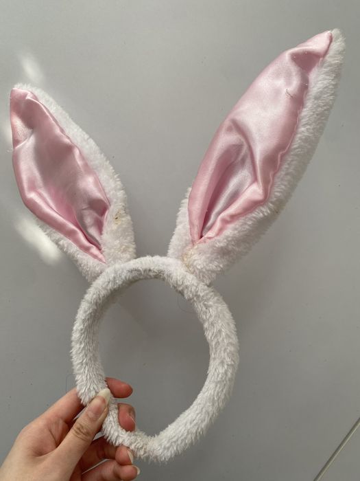 Uszy krolika bialy pudrowy roz panieński dekoracje ozdoby opaska