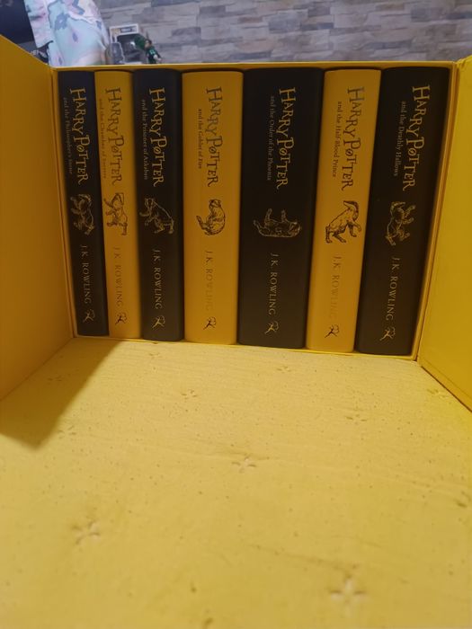 Hardbox set Livros Harry Potter Hufflepuff edition