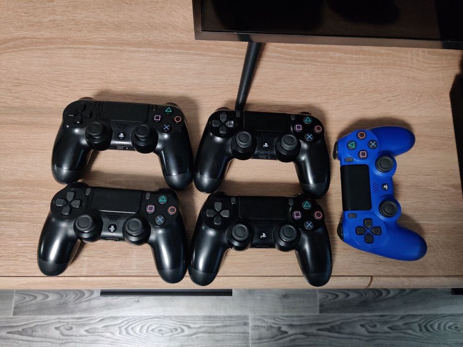 Продам PS4 9.00 з 5 геймпадами.