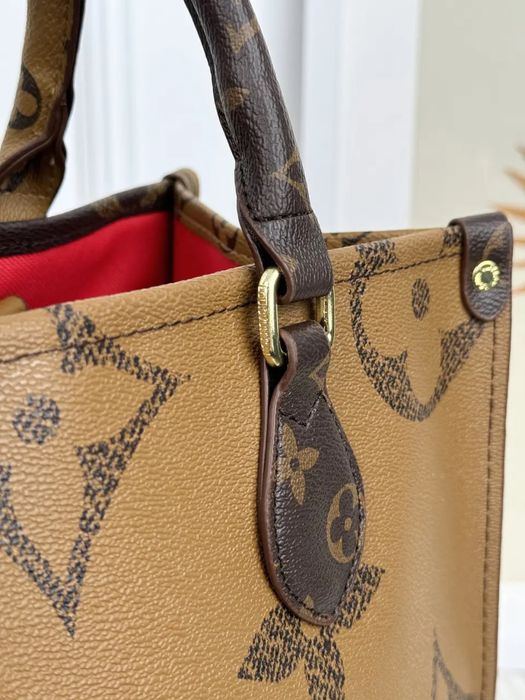 Містка жіноча сумка Louis Vuitton On the go