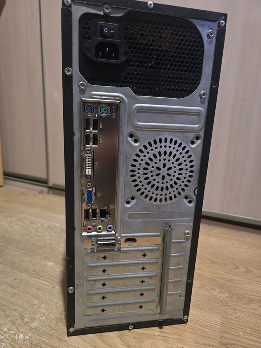 Sprzedam komputer stacjonarny