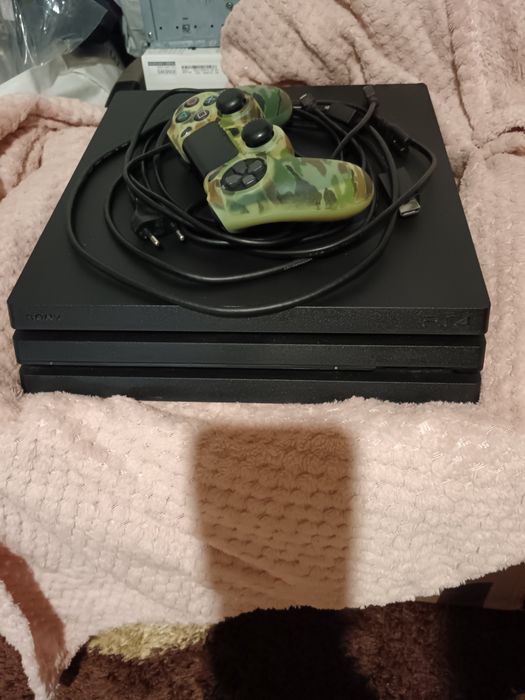 PS4 pro , comando com capa + carregador + cabo HDMI de PS5