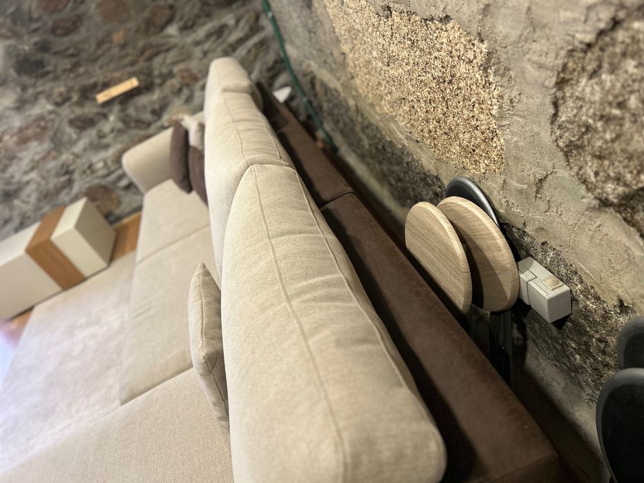Sofá com chaise-long