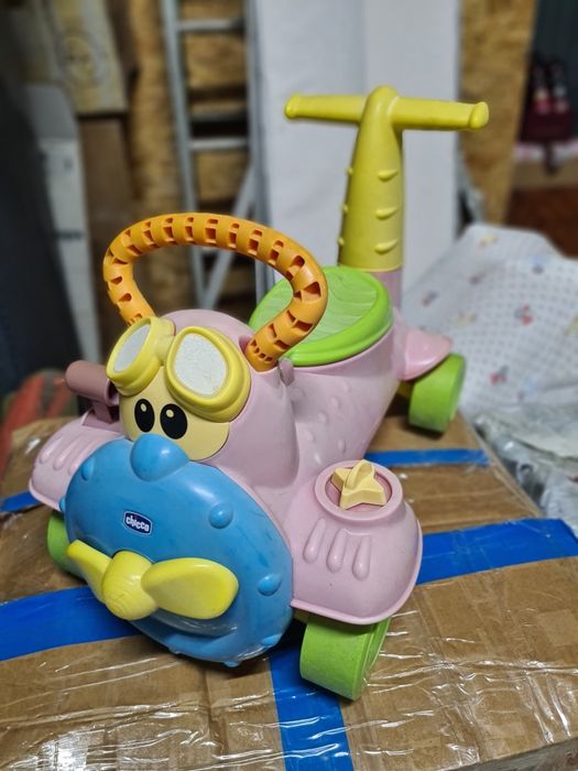 Продам дитячц машинку.