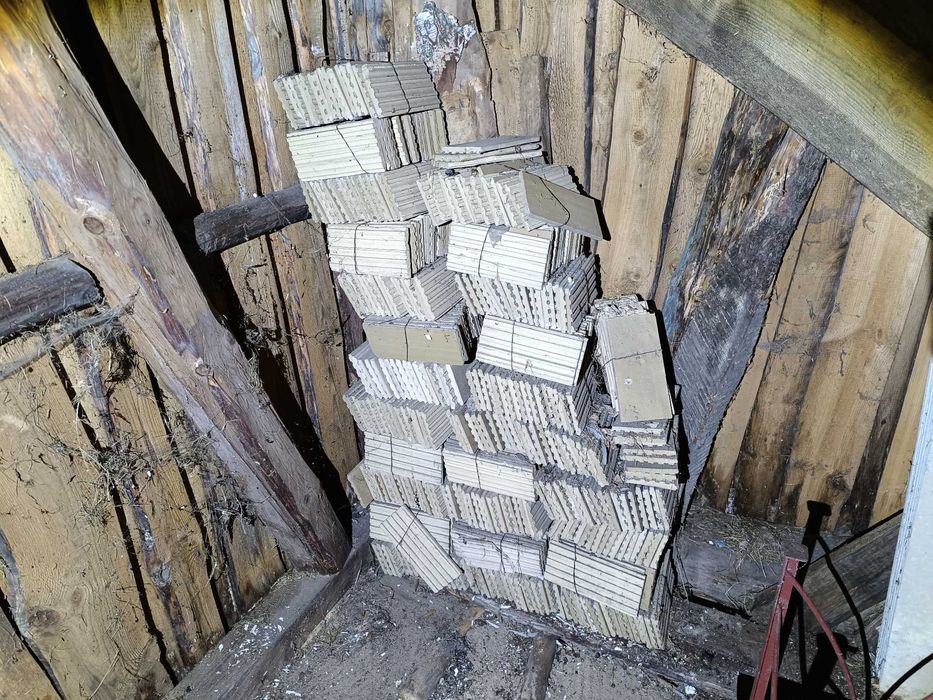 Sprzedam płytki szkliwione zabytkowe, opakowania– 15 szt.