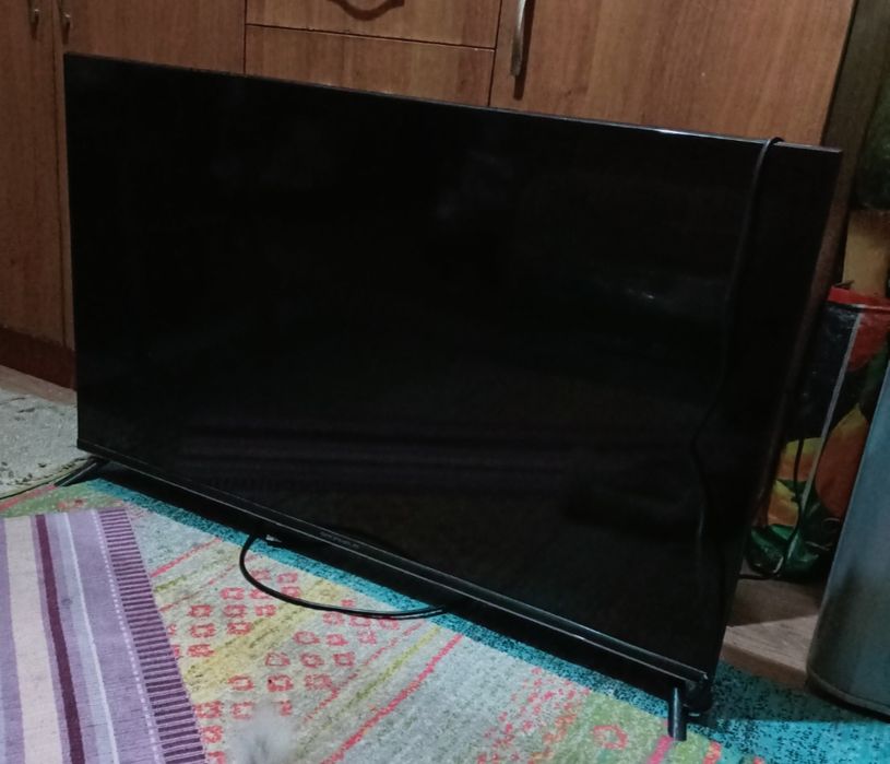 Телевізор GRUNHELM 43 дюйми ідеальний стан