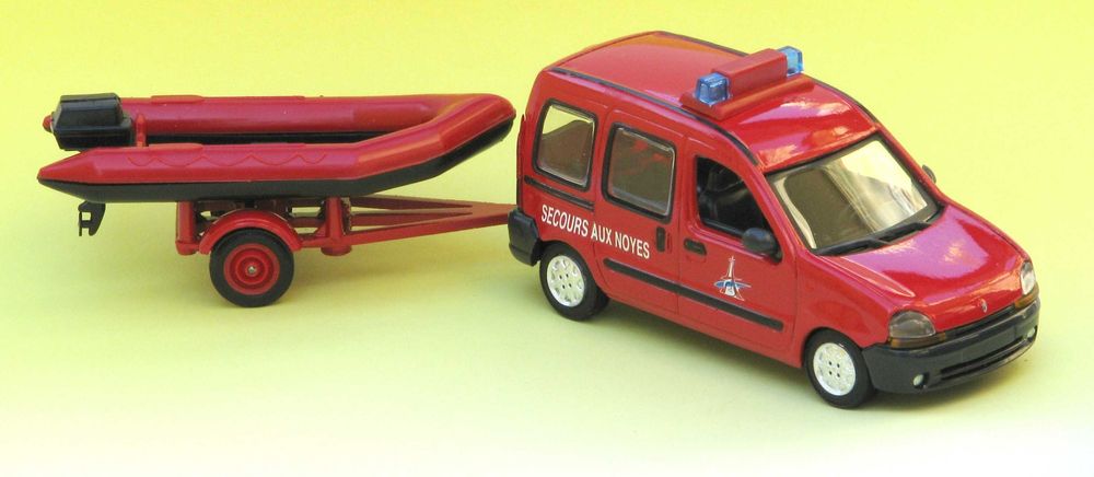 Renault Kangoo + Zodiac Bombeiros 1/43 Solido Verem c/ caixa