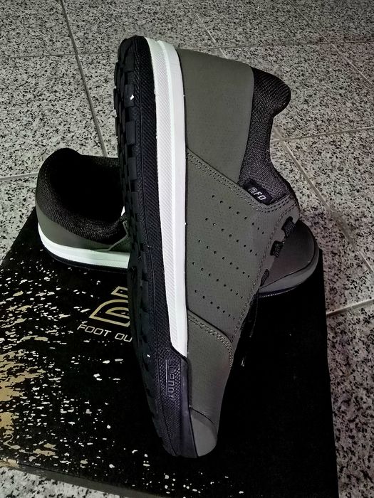 Sapatos Specialized BTT 2FO 41 - NOVOS
Clip 41p