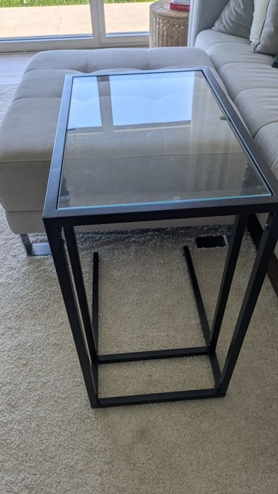 Mesa de apoio  em metal preto e vidro