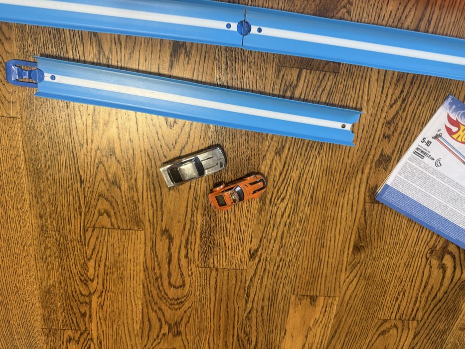 Трек Hot wheels подвійна петля.