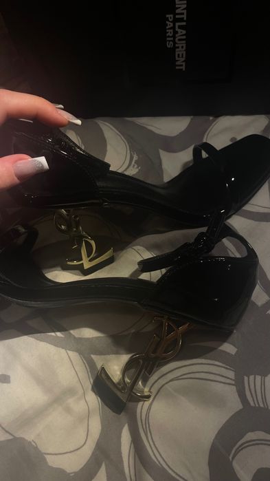 Saltos altos da ysl novos