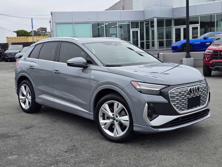 Audi Q4 e-tron      2023