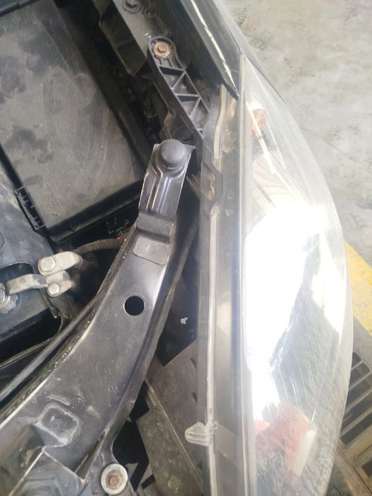 Ótica / farol esquerda VAUXHALL Zafira B (A05)