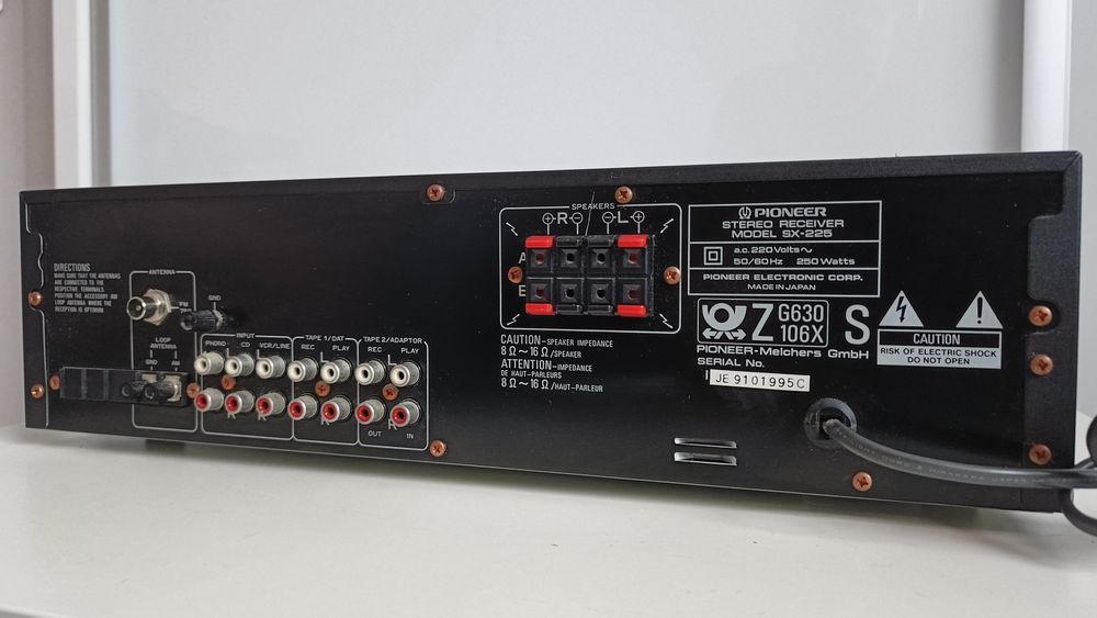 Pioneer SX-225 – amplituner stereo vintage w super stanie.
