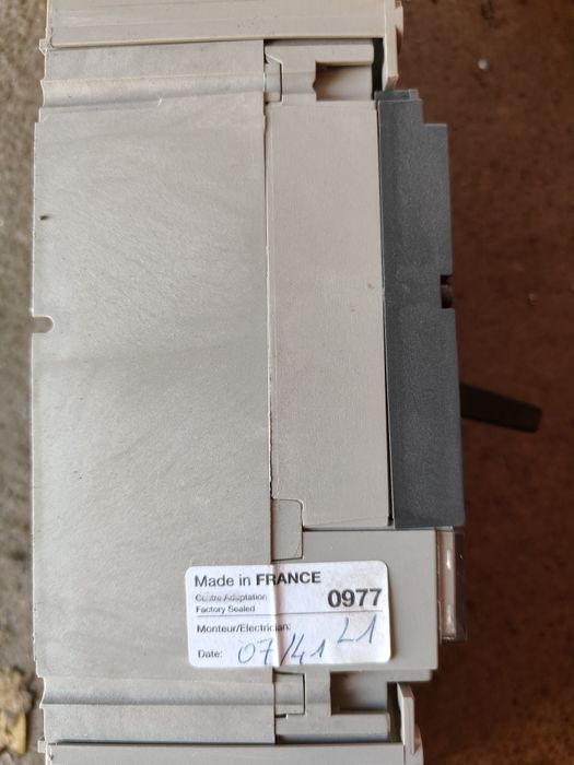 Автоматичний вимикач merlin gerin ns250n 250А