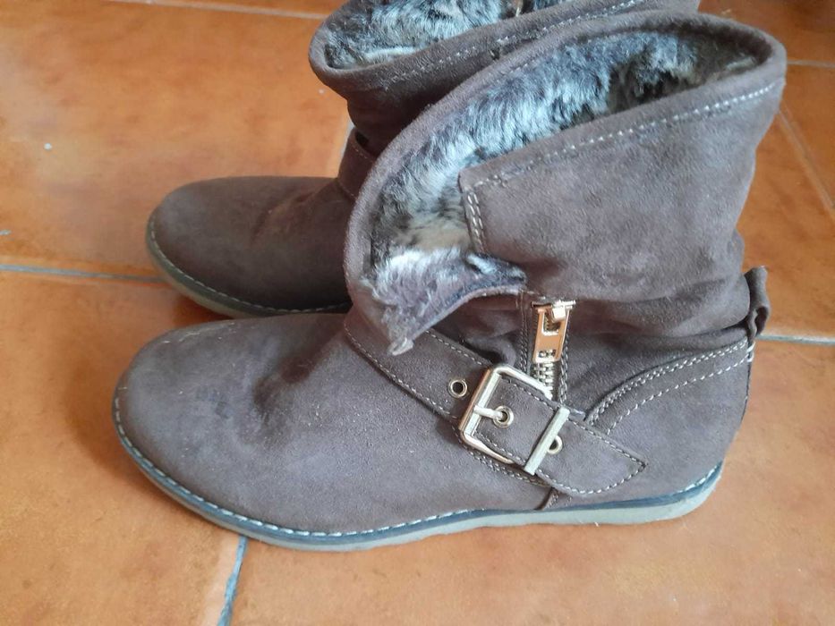 Botas castanhas com pêlo