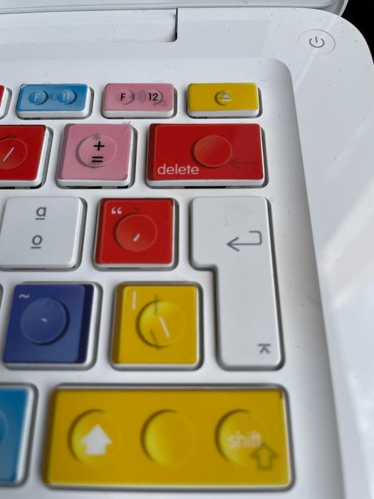 MACBOOK CLÁSSICO BRANCO BRILHANTE (2009) - Colecção