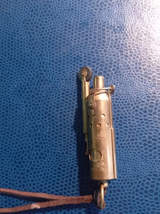 Isqueiro muito antigo