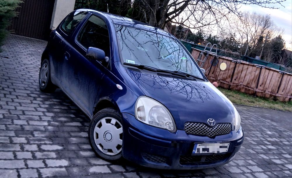 Toyota Yaris 1.3 Lift Rok 2004 Wspomaganie Klima CD Zimówki