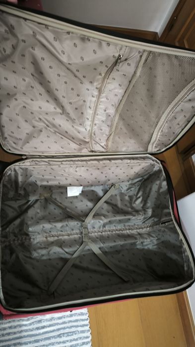 Mala de Viagem Grande American Tourister (Vermelha) - 4 Rodas