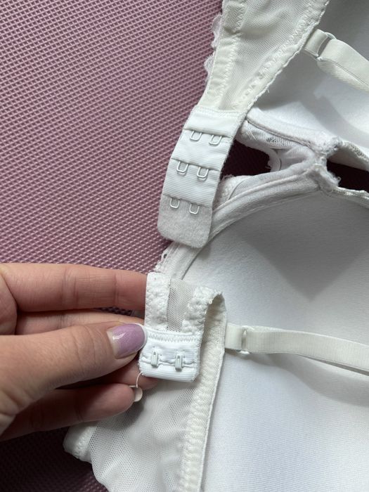 Biały koronkowy biustonosz push up H&M 70D stanik