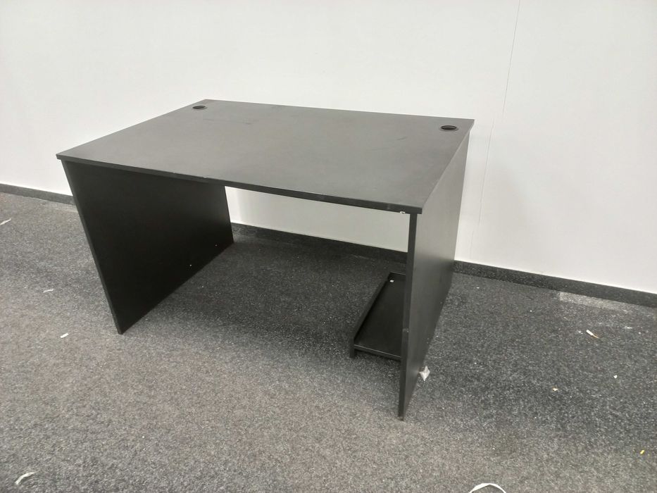 biurko wyposażenie biura sklepu magazynu